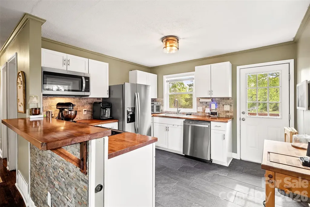 708 Prince Drive Hendersonville NC 28791