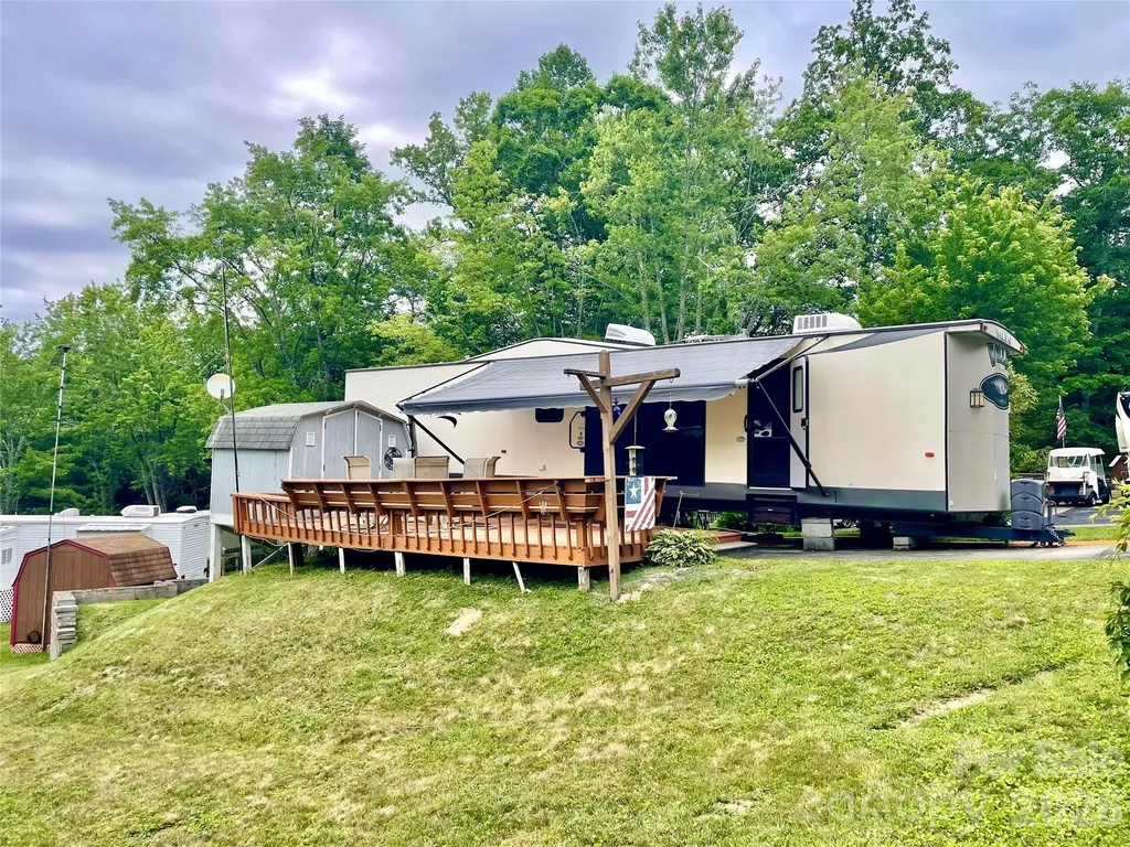 226 Saddle Ridge Drive Ennice NC 28623