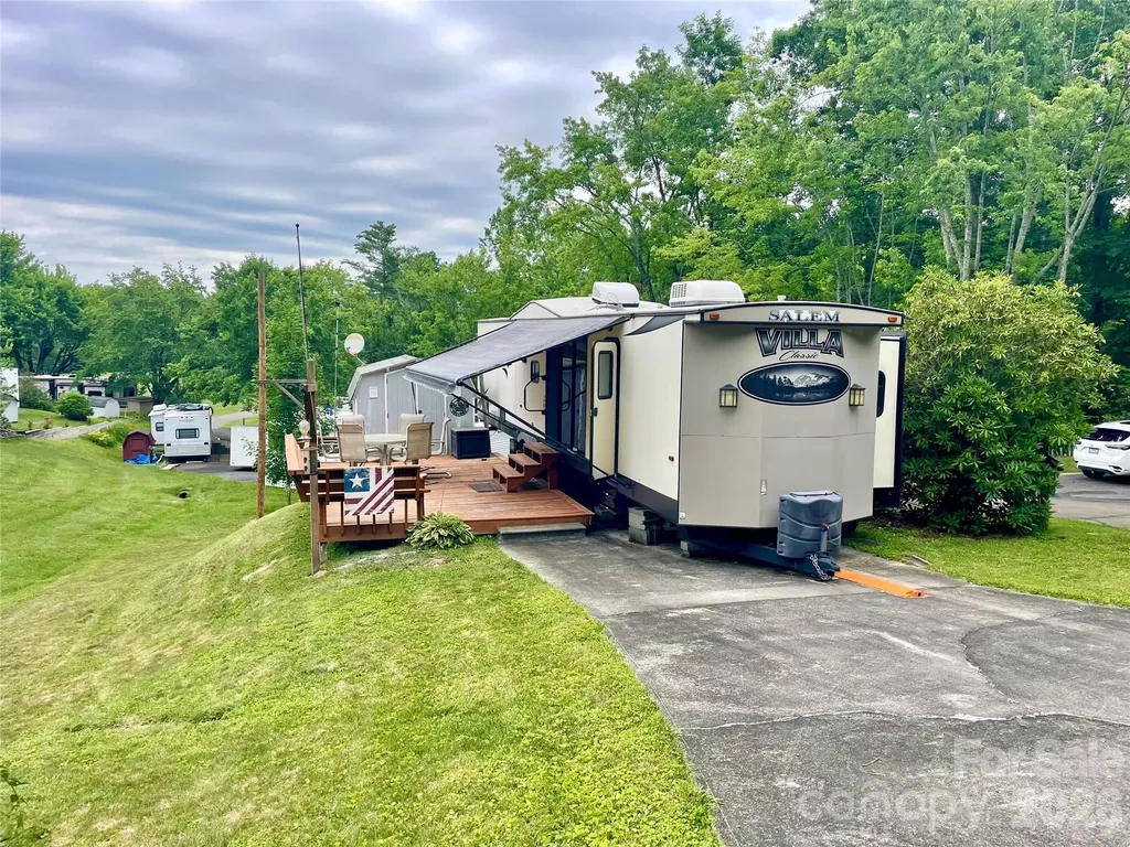 226 Saddle Ridge Drive Ennice NC 28623