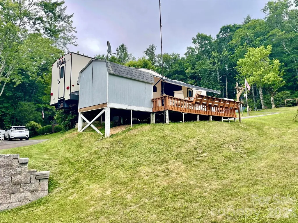 226 Saddle Ridge Drive Ennice NC 28623