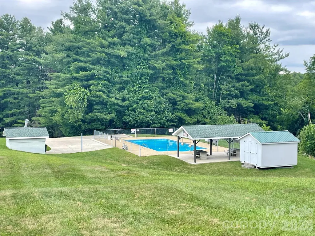 226 Saddle Ridge Drive Ennice NC 28623