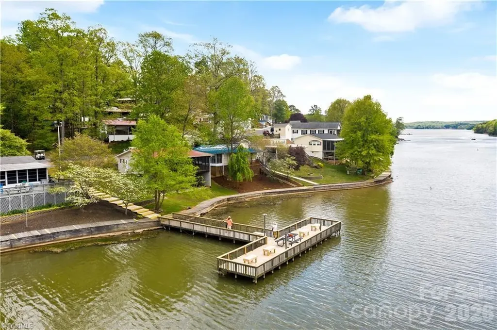 112 N Cardinal Drive New London NC 28127