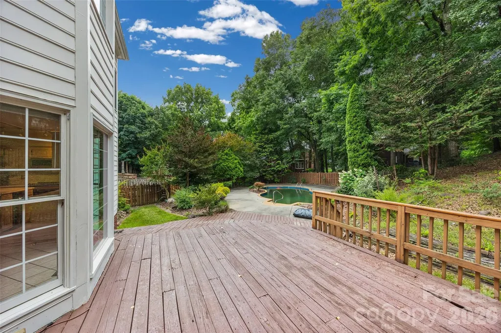 7411 Leharne Drive Charlotte NC 28270
