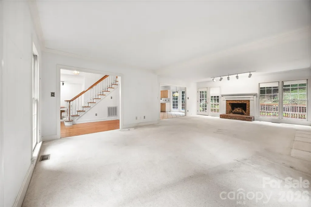 7411 Leharne Drive Charlotte NC 28270