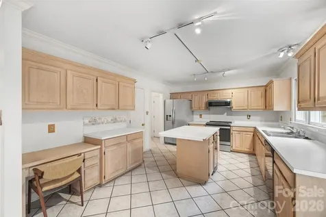7411 Leharne Drive Charlotte NC 28270