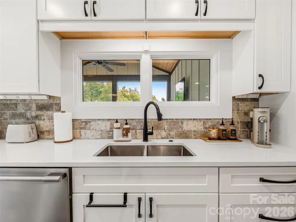 158 Trellem Trail Hendersonville NC 28739