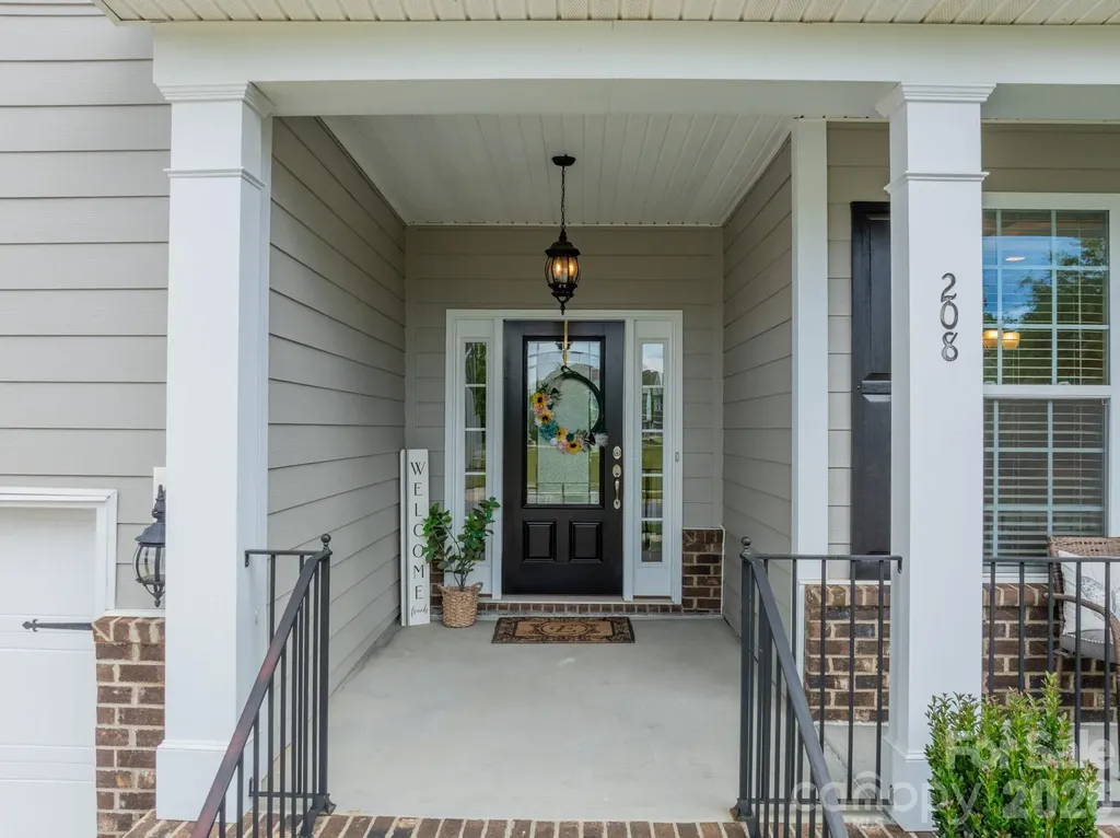 208 Canoe Pole Lane Mooresville NC 28117