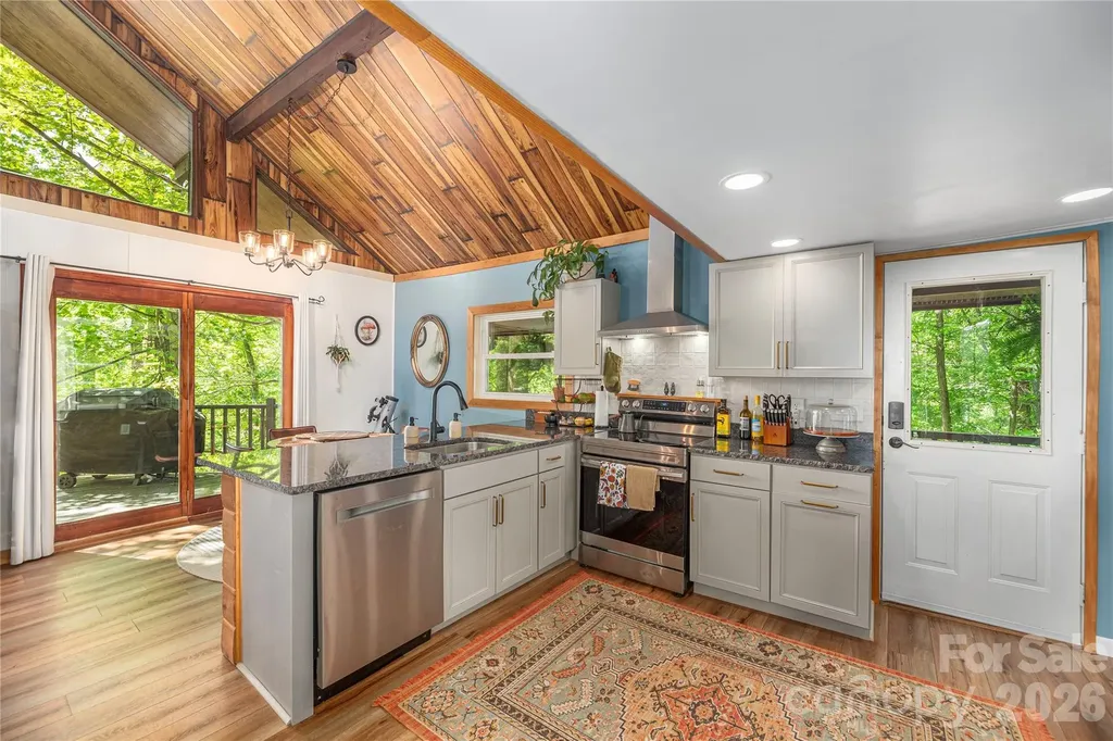 154 Timberside Drive Mars Hill NC 28754