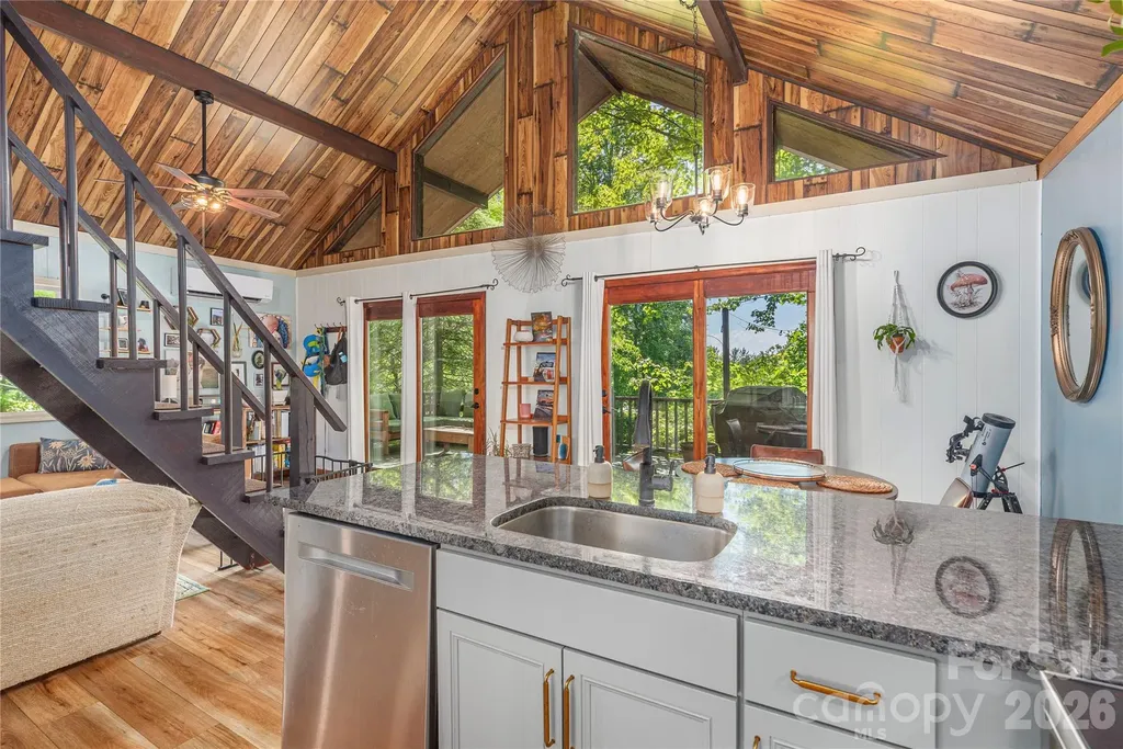 154 Timberside Drive Mars Hill NC 28754