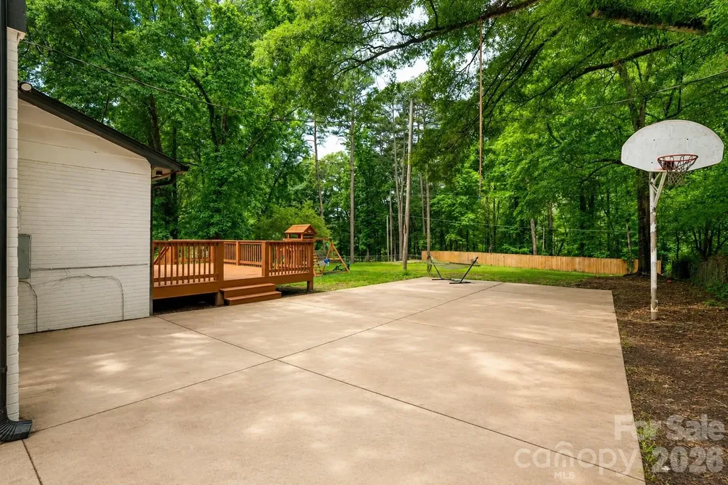833 Knowles Drive Dallas NC 28034