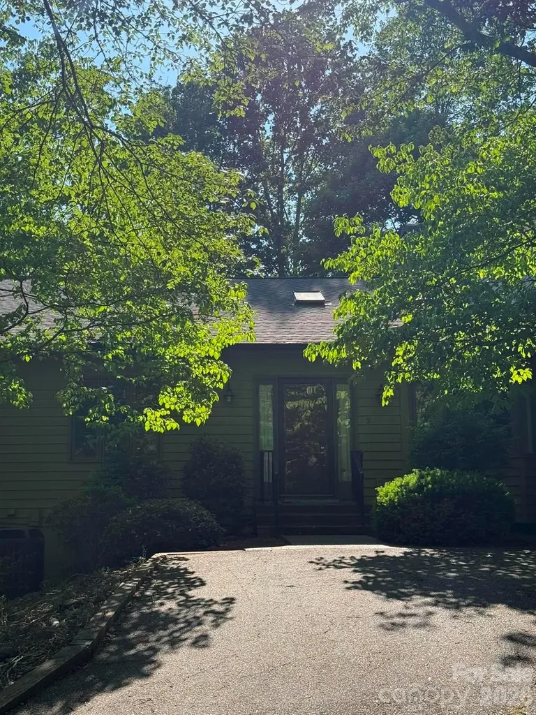 2 Hunting Country Trail Tryon NC 28782