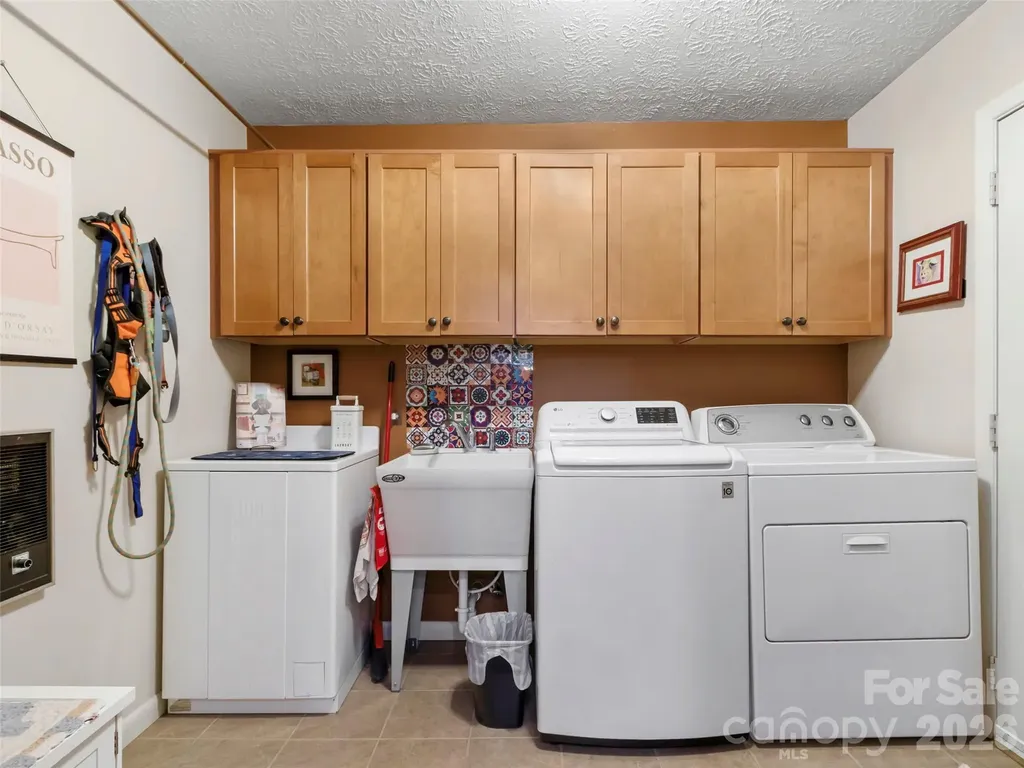 597 Sweetwater Ridge Road Burnsville NC 28714