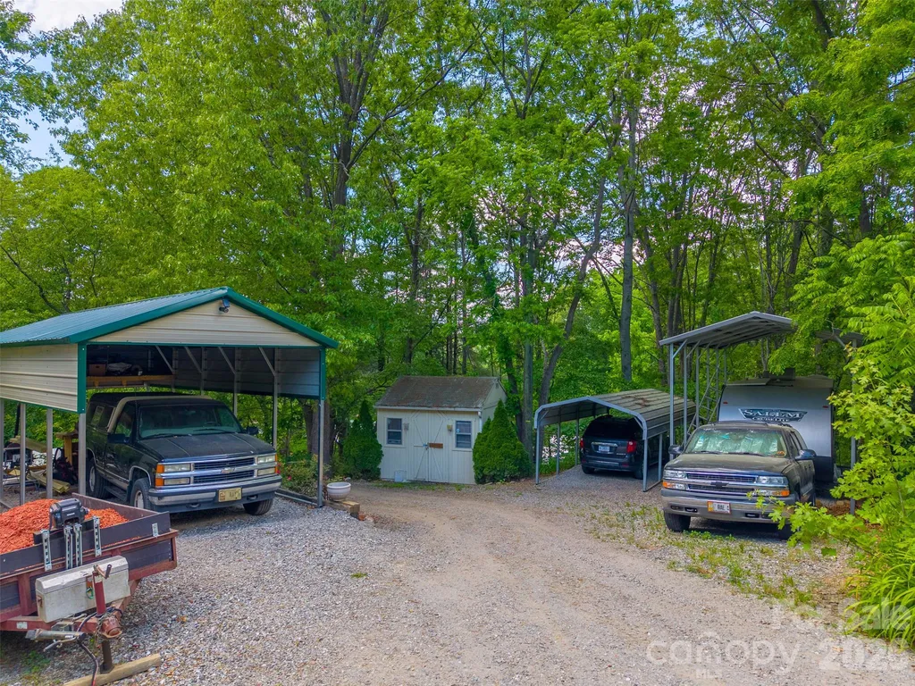 90, 106 & 132 Hennessee Street Clyde NC 28721