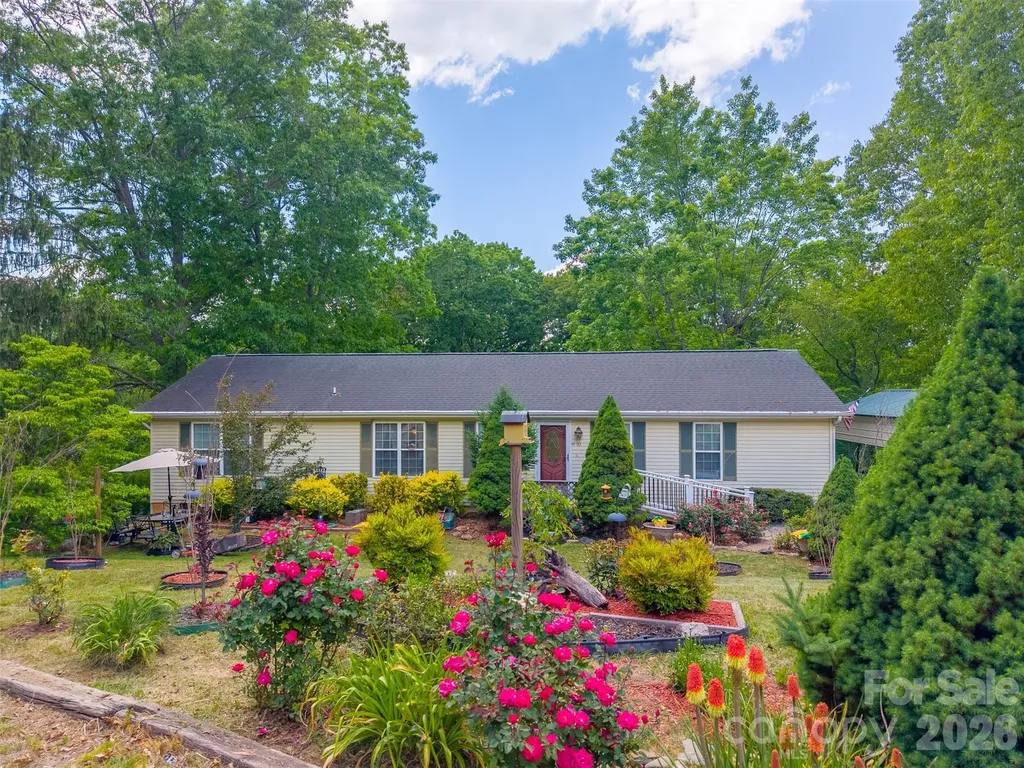 90, 106 & 132 Hennessee Street Clyde NC 28721