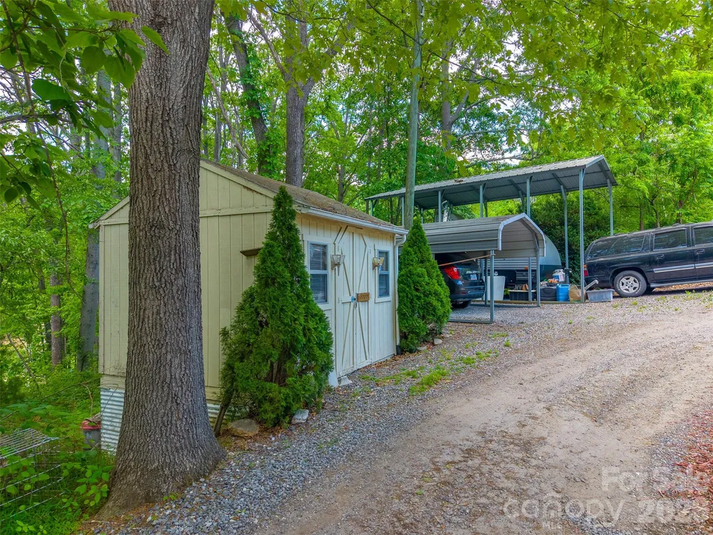 90, 106 & 132 Hennessee Street Clyde NC 28721