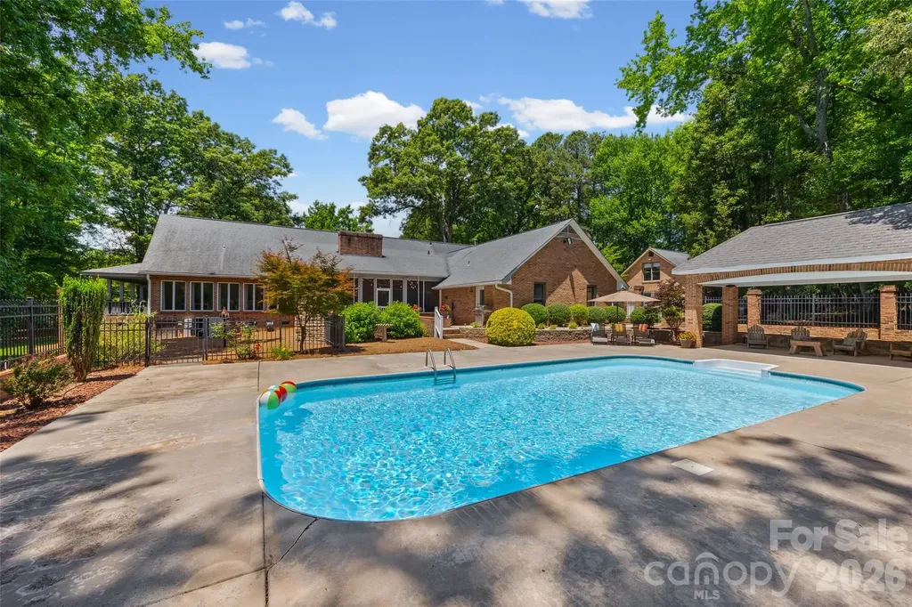 16105 Langston Drive Charlotte NC 28278