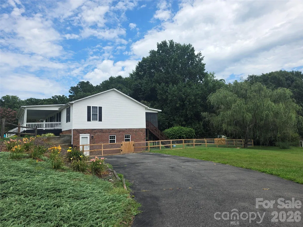 320 Huffstetler Lake Road Dallas NC 28034