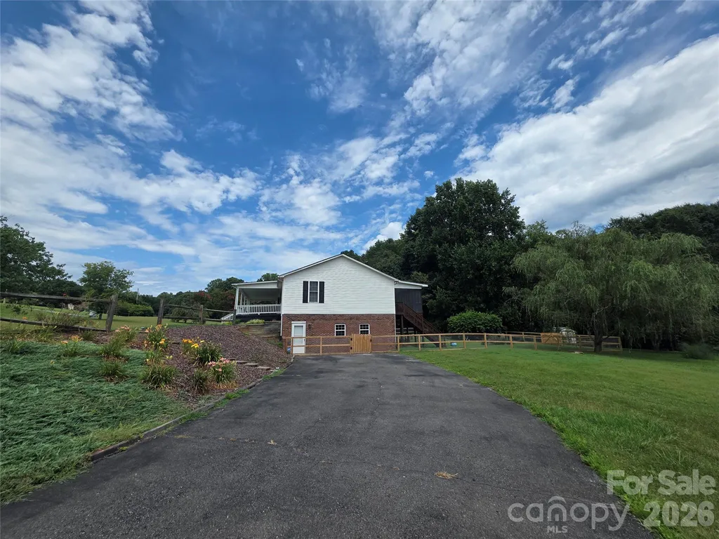 320 Huffstetler Lake Road Dallas NC 28034