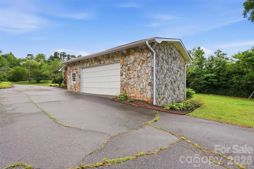 2848 Walter Drive NW Concord NC 28027