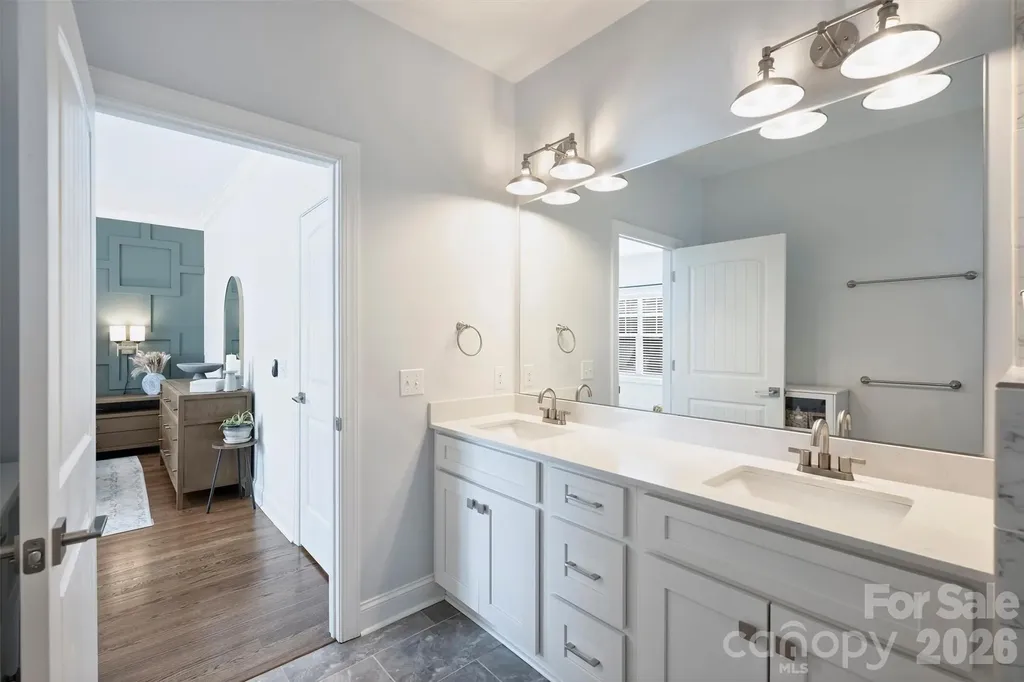 1617 Hawthorne Lane Charlotte NC 28205