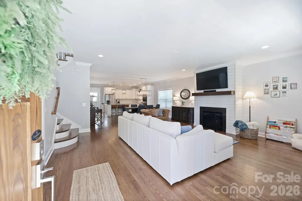 1617 Hawthorne Lane Charlotte NC 28205