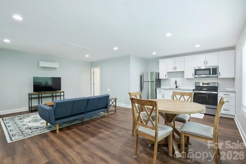 1617 Hawthorne Lane Charlotte NC 28205