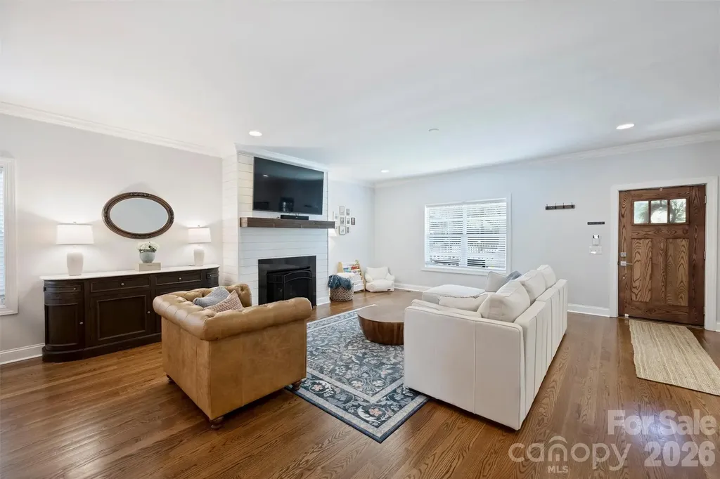 1617 Hawthorne Lane Charlotte NC 28205