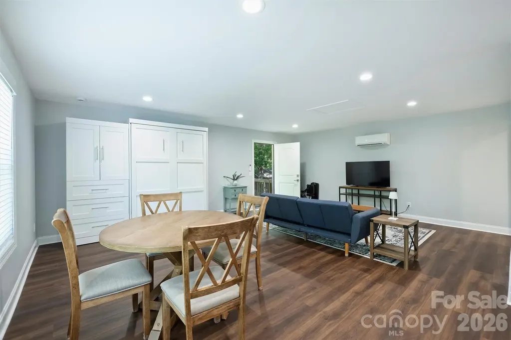 1617 Hawthorne Lane Charlotte NC 28205