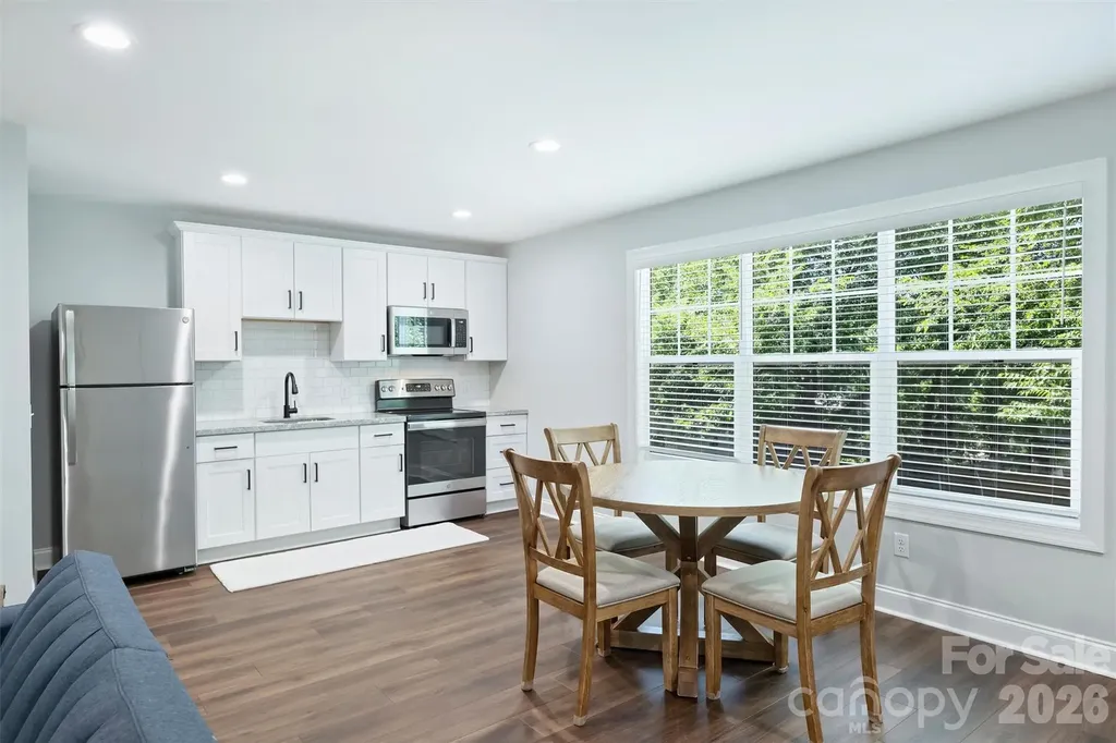 1617 Hawthorne Lane Charlotte NC 28205