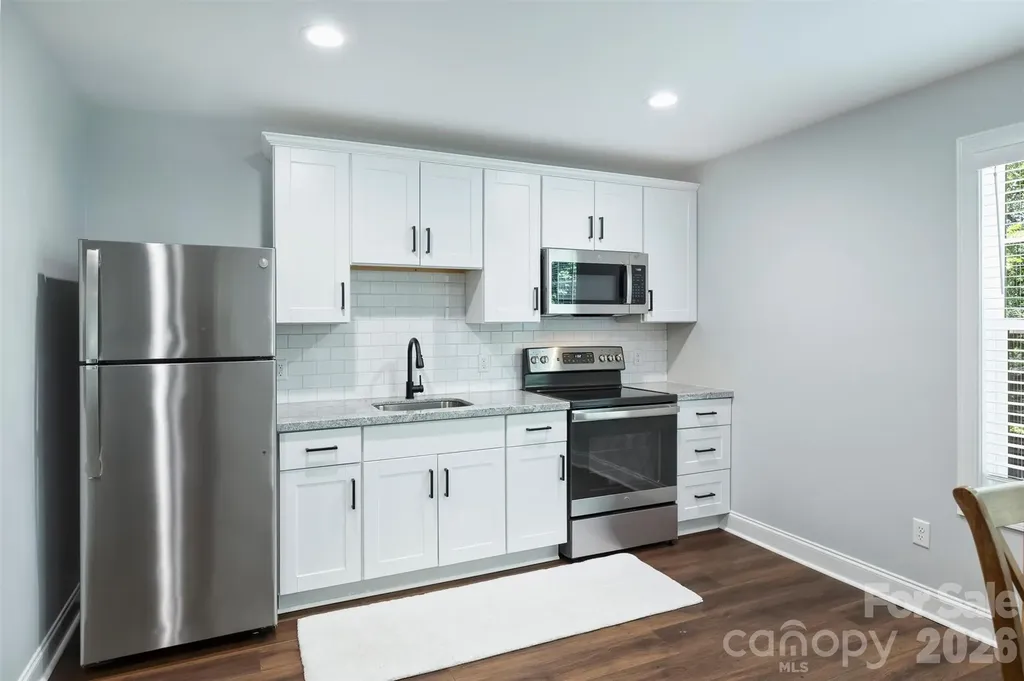 1617 Hawthorne Lane Charlotte NC 28205