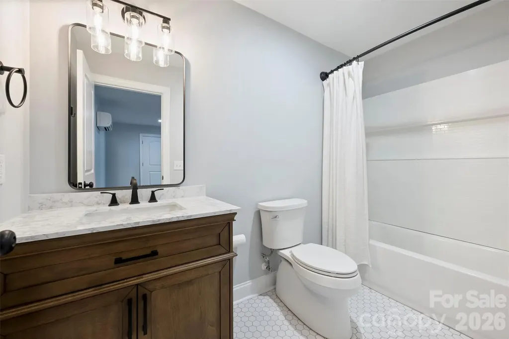 1617 Hawthorne Lane Charlotte NC 28205