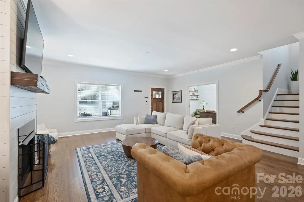 1617 Hawthorne Lane Charlotte NC 28205