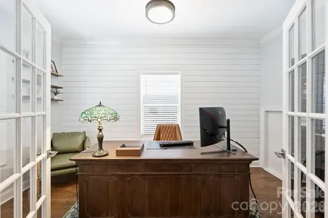1617 Hawthorne Lane Charlotte NC 28205