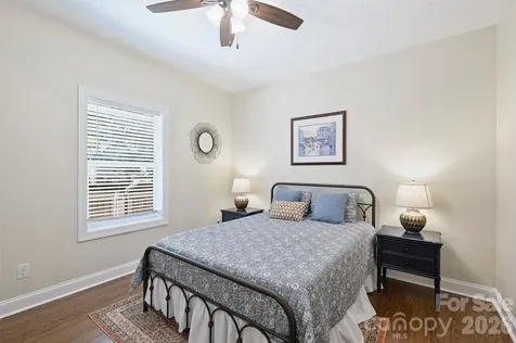 1617 Hawthorne Lane Charlotte NC 28205