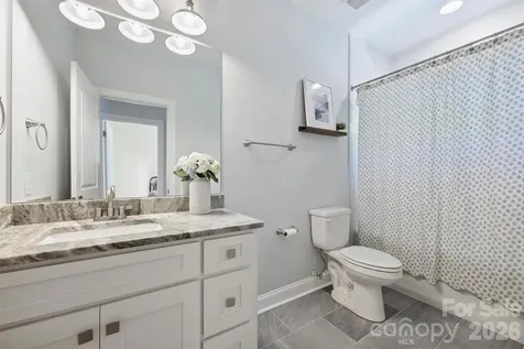 1617 Hawthorne Lane Charlotte NC 28205