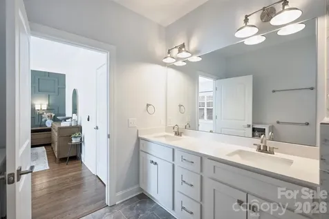 1617 Hawthorne Lane Charlotte NC 28205