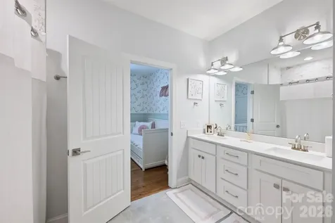 1617 Hawthorne Lane Charlotte NC 28205