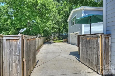 1617 Hawthorne Lane Charlotte NC 28205