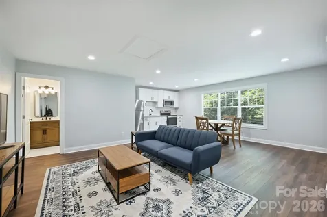 1617 Hawthorne Lane Charlotte NC 28205