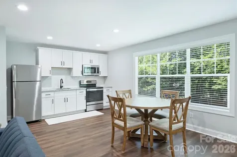 1617 Hawthorne Lane Charlotte NC 28205