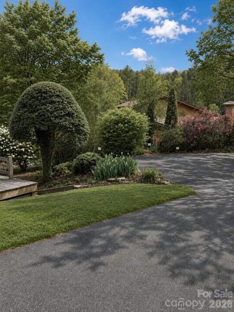 99 Willow Way Hendersonville NC 28739