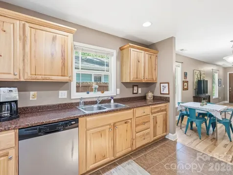 24 Hilldale Road Asheville NC 28803