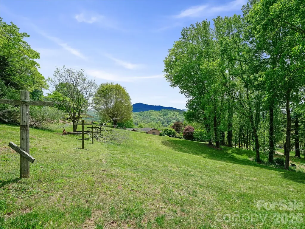 210 Shepard Way Burnsville NC 28714