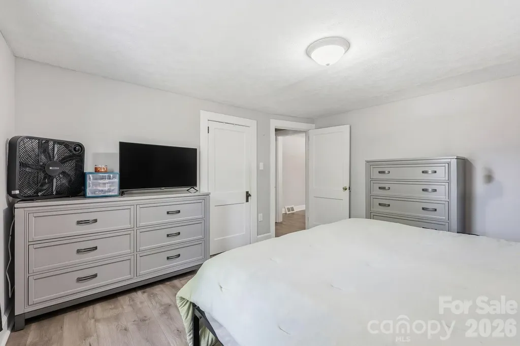 197 Mulberry Street Clyde NC 28721