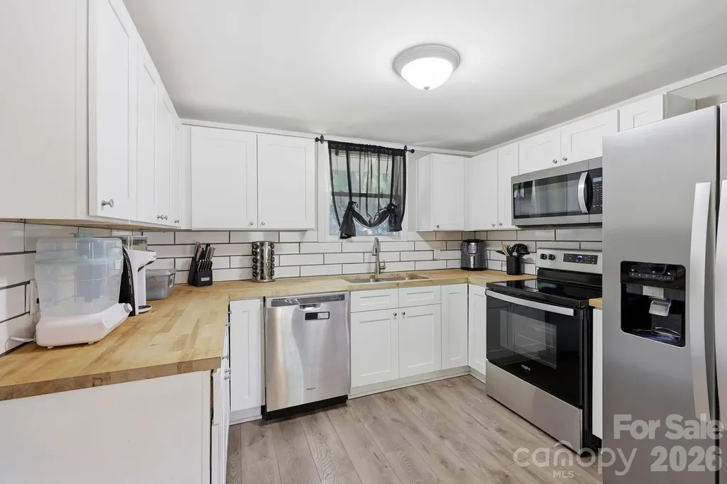 197 Mulberry Street Clyde NC 28721