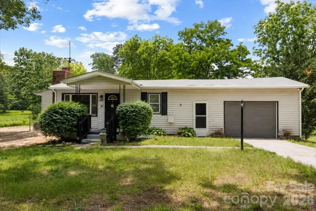 1323 Locust Grove Road Hendersonville NC 28792