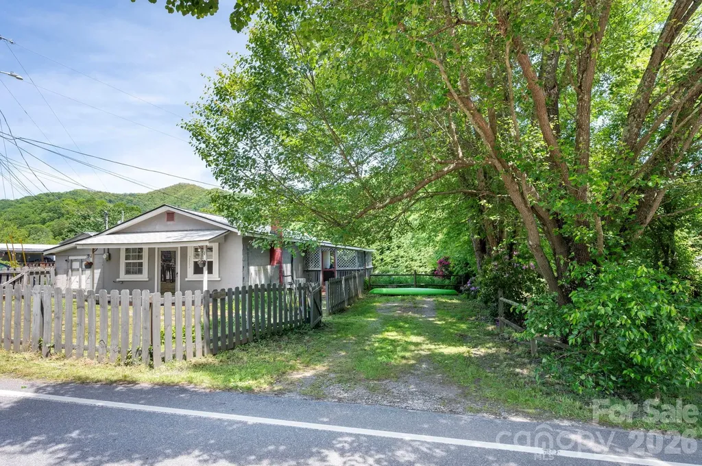 2802 Beaverdam Road Canton NC 28716