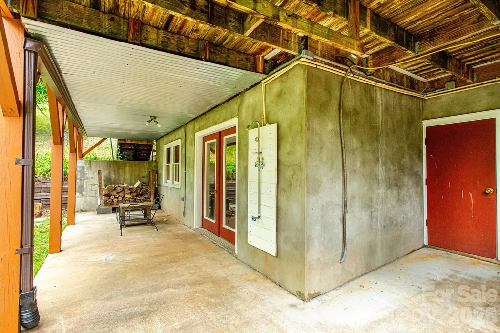 658 Tilley Creek Road Cullowhee NC 28723