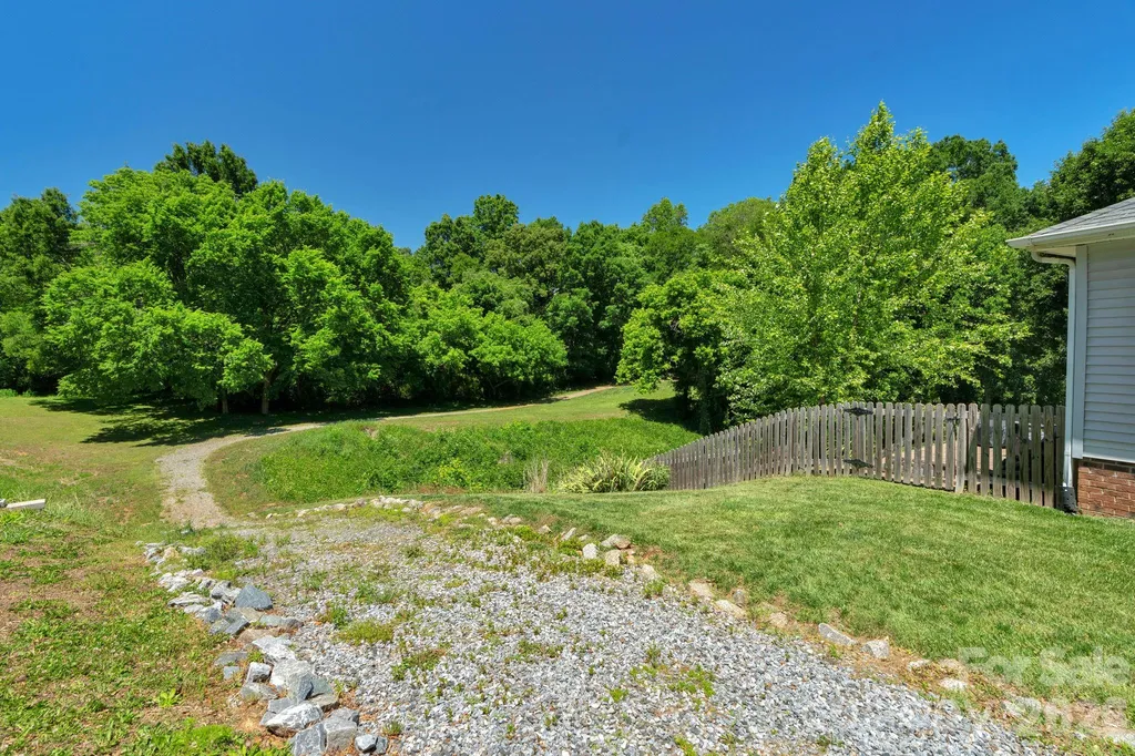 107 Howe Street Belmont NC 28012