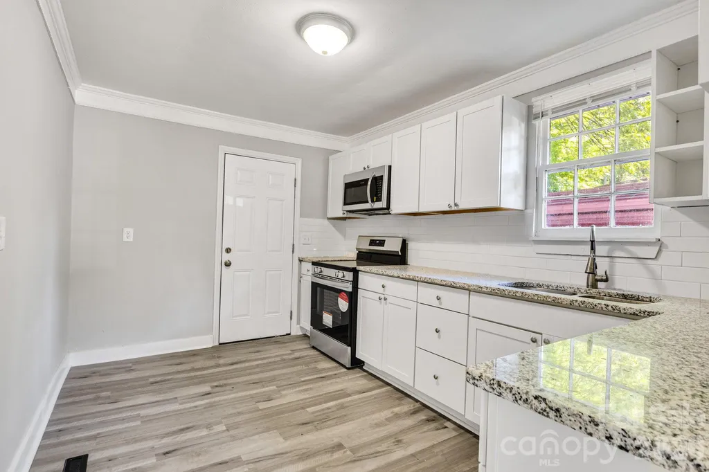 3637 Glenville Avenue Charlotte NC 28215
